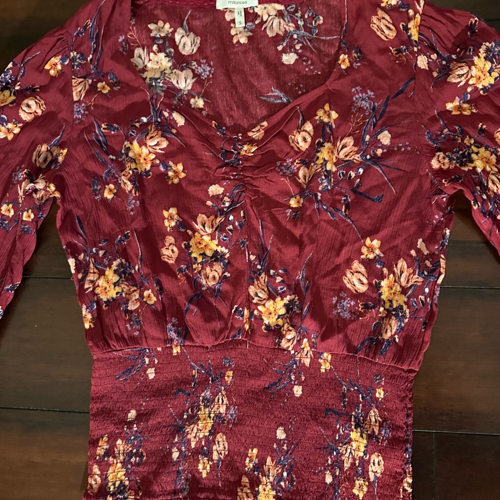 Maurice’s cinched floral top sz Small